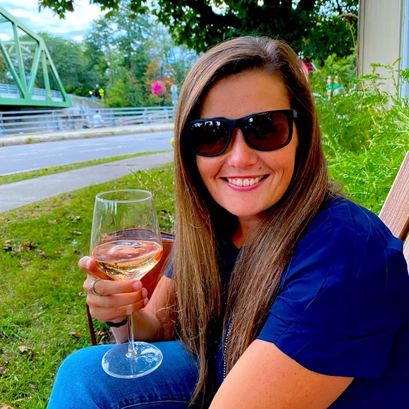 Meet your Posher, Brooke - Picture 1 of 1